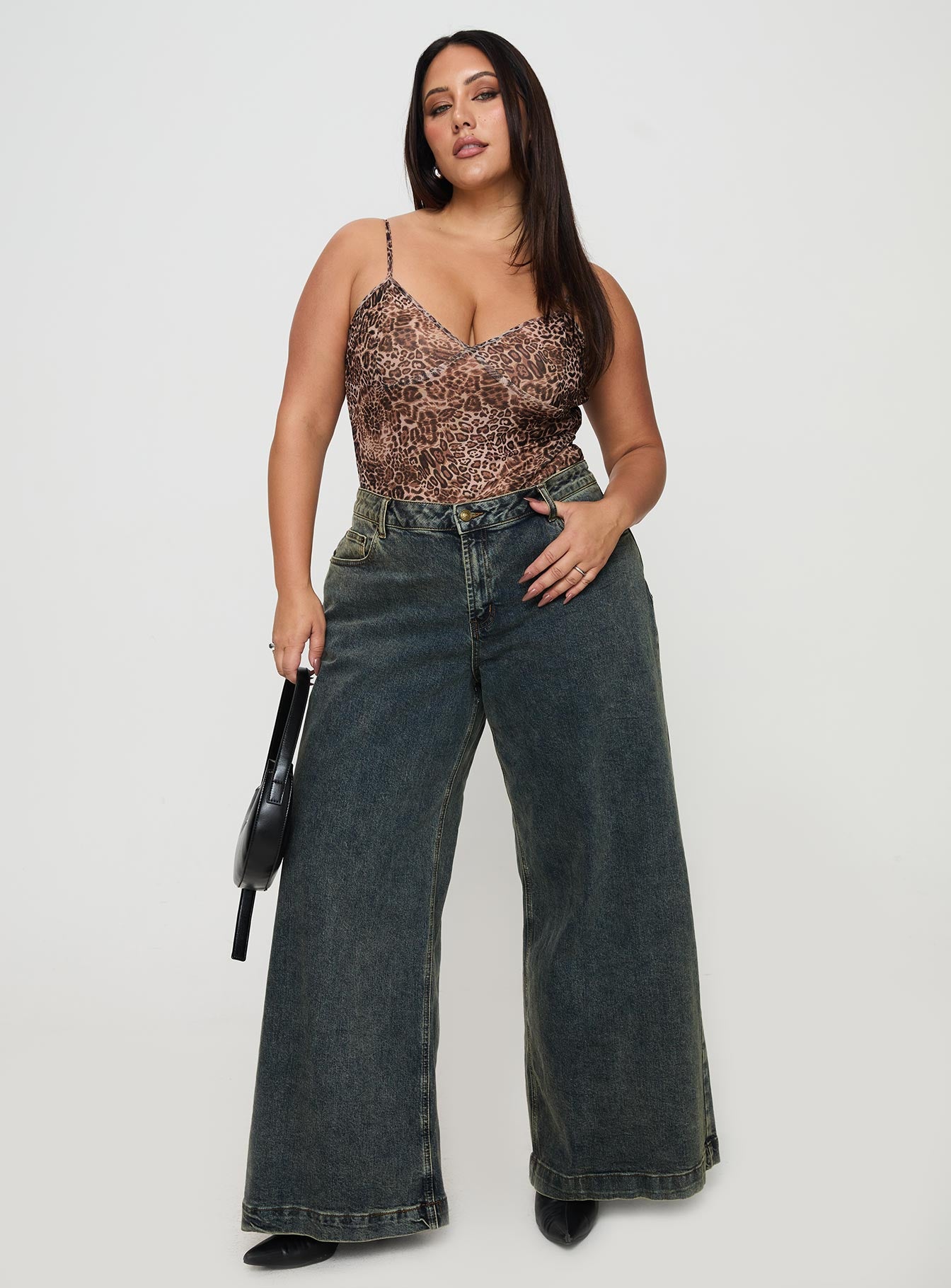 Ziggie Low Rise Ultra Baggy Jeans Antique Wash Curve