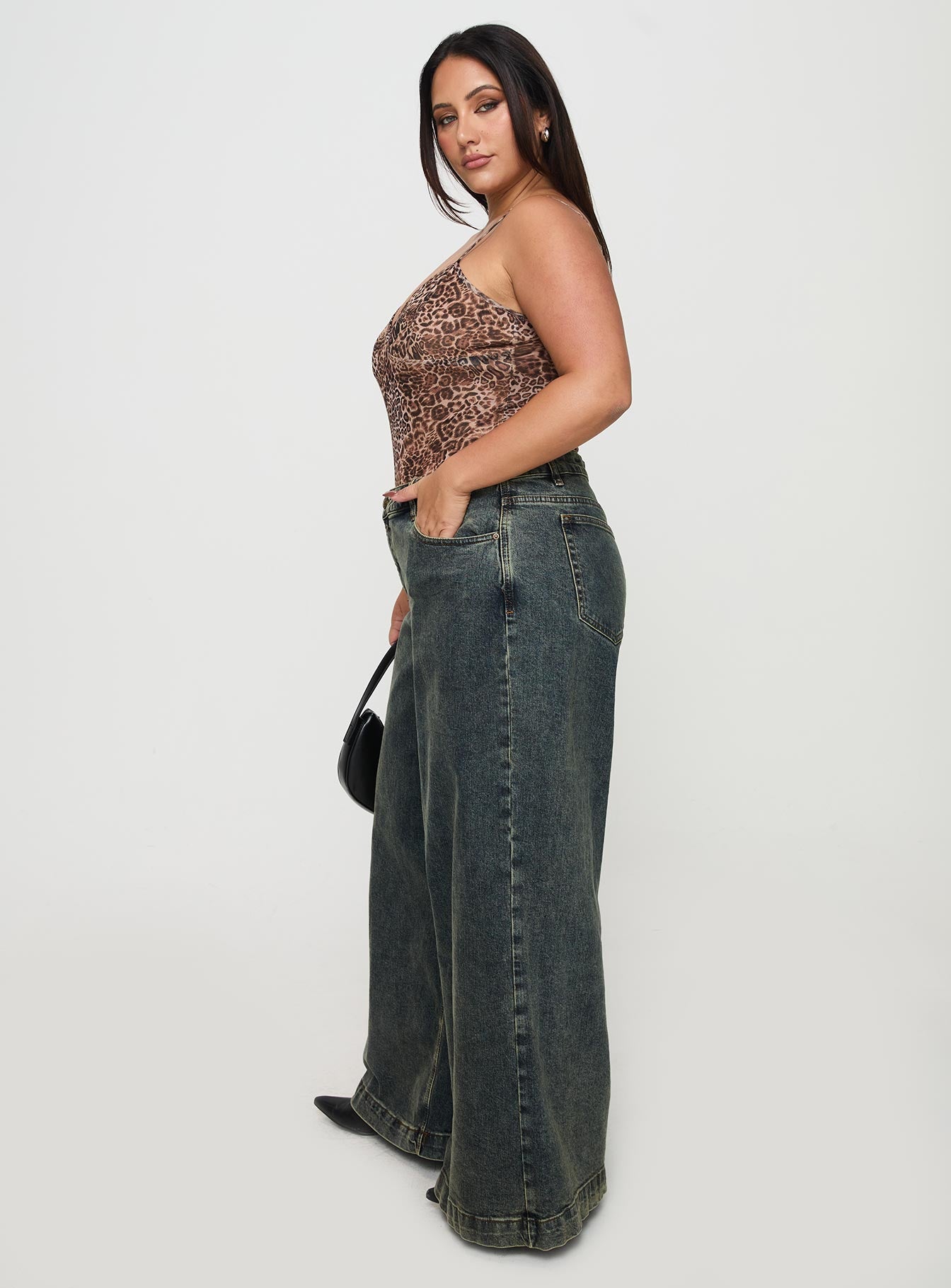 Ziggie Low Rise Ultra Baggy Jeans Antique Wash Curve