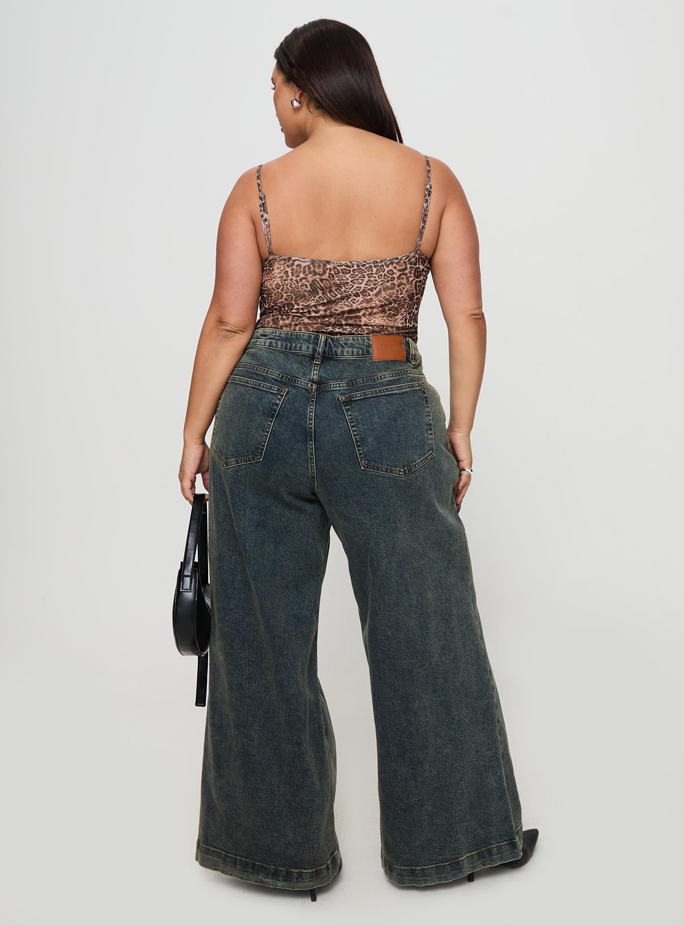 Ziggie Low Rise Ultra Baggy Jeans Antique Wash Curve