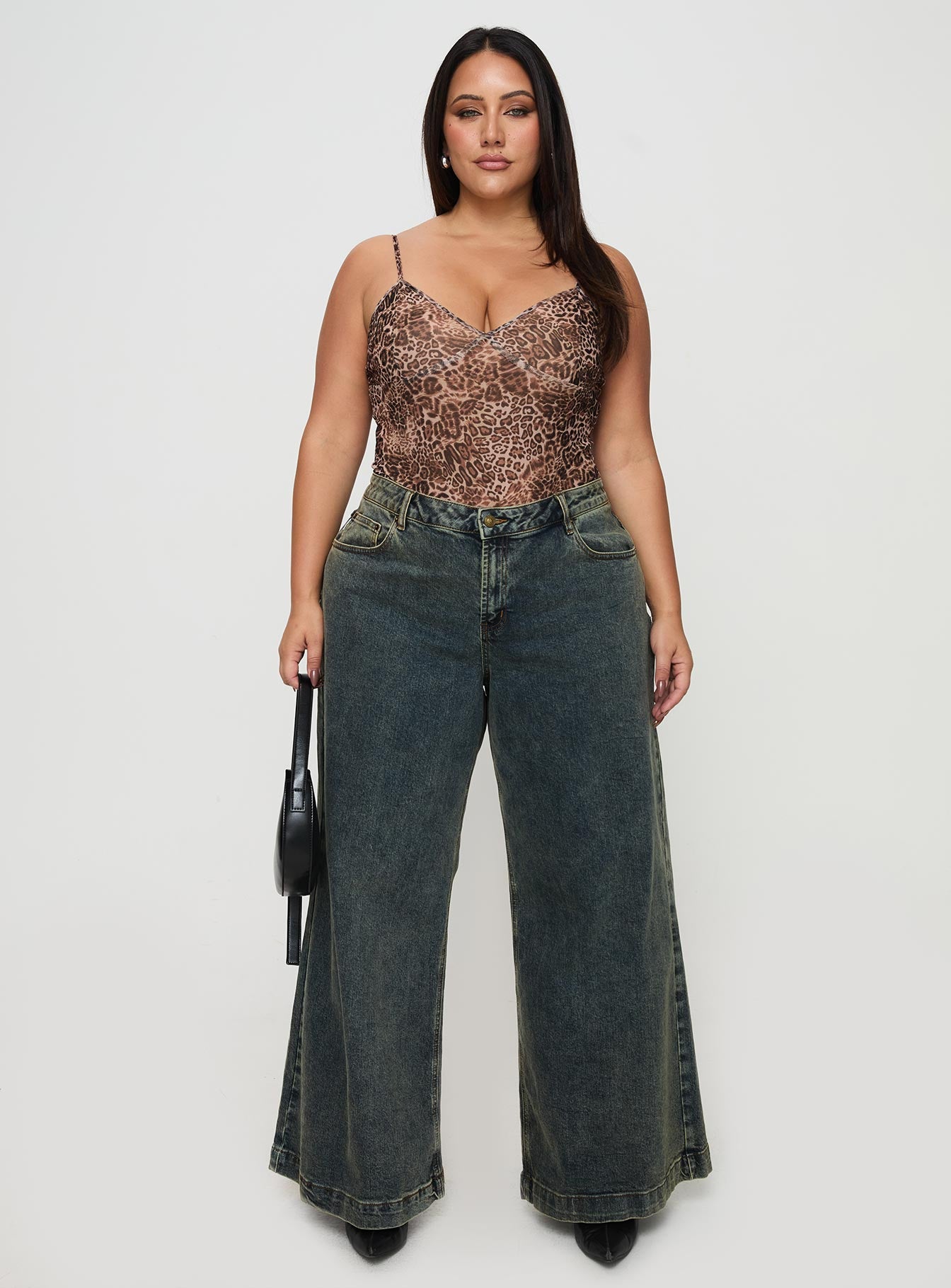 Ziggie Low Rise Ultra Baggy Jeans Antique Wash Curve